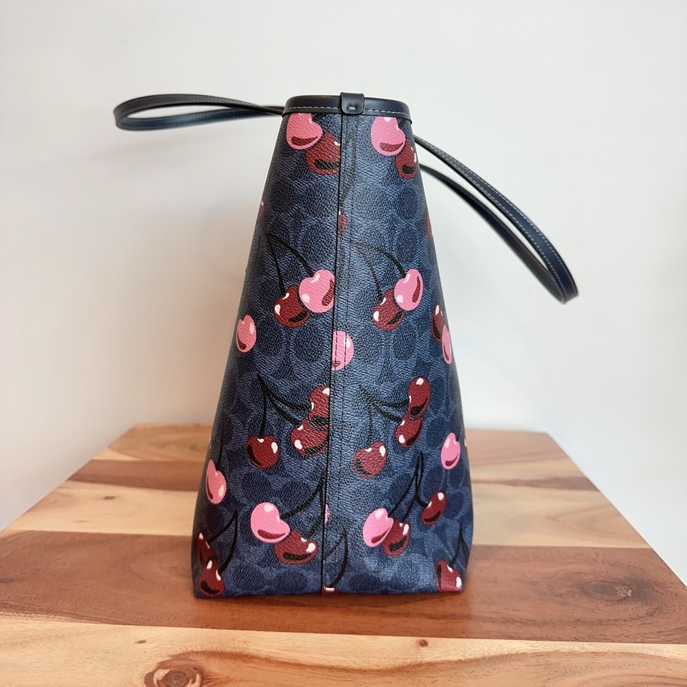 NWT Coach City‎ Tote Bag In Signature Canvas With Cherry Print - Picture 2 of 8